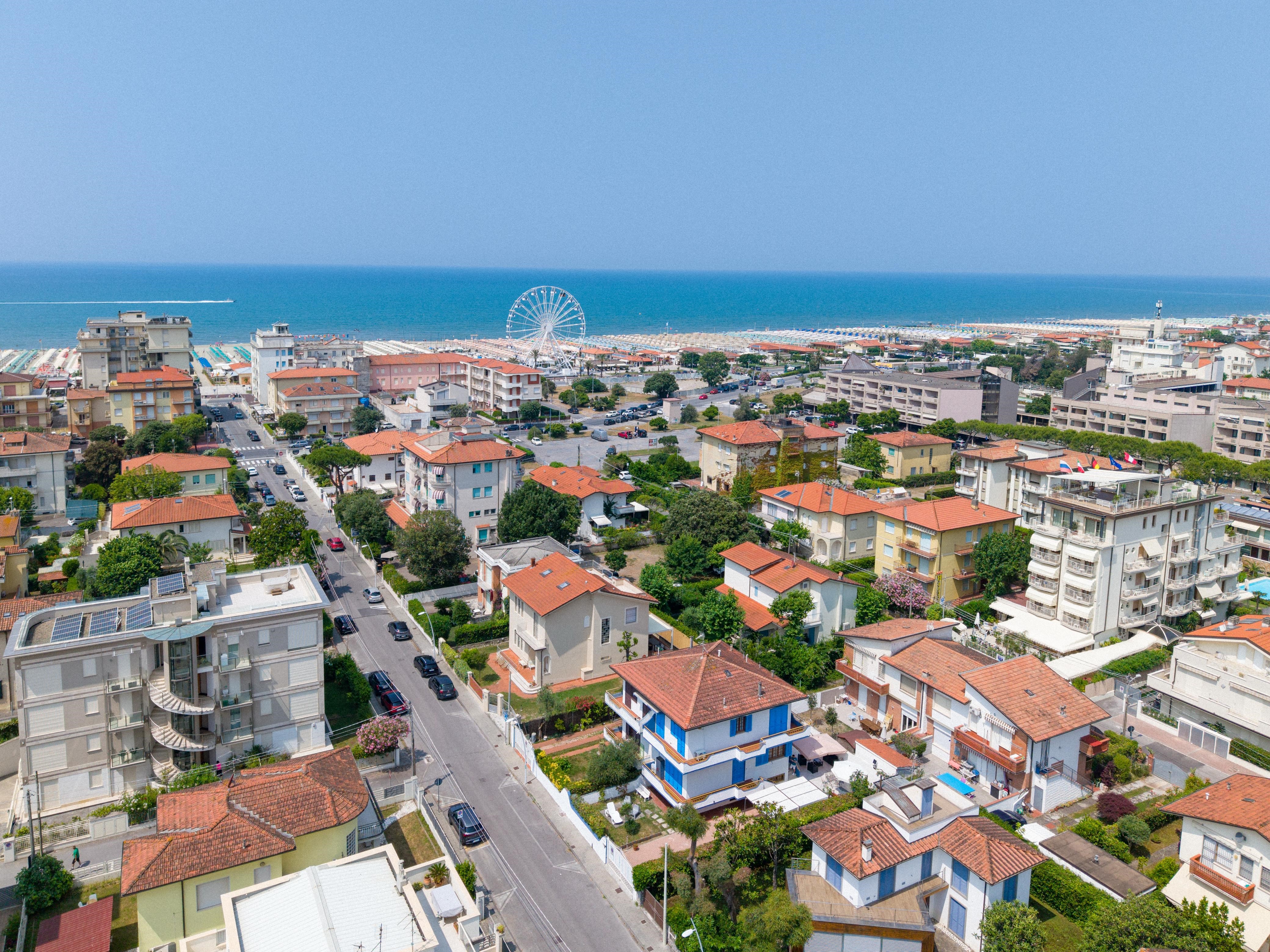 Villa Versilia – Vista aerea con il mare di Lido di Camaiore