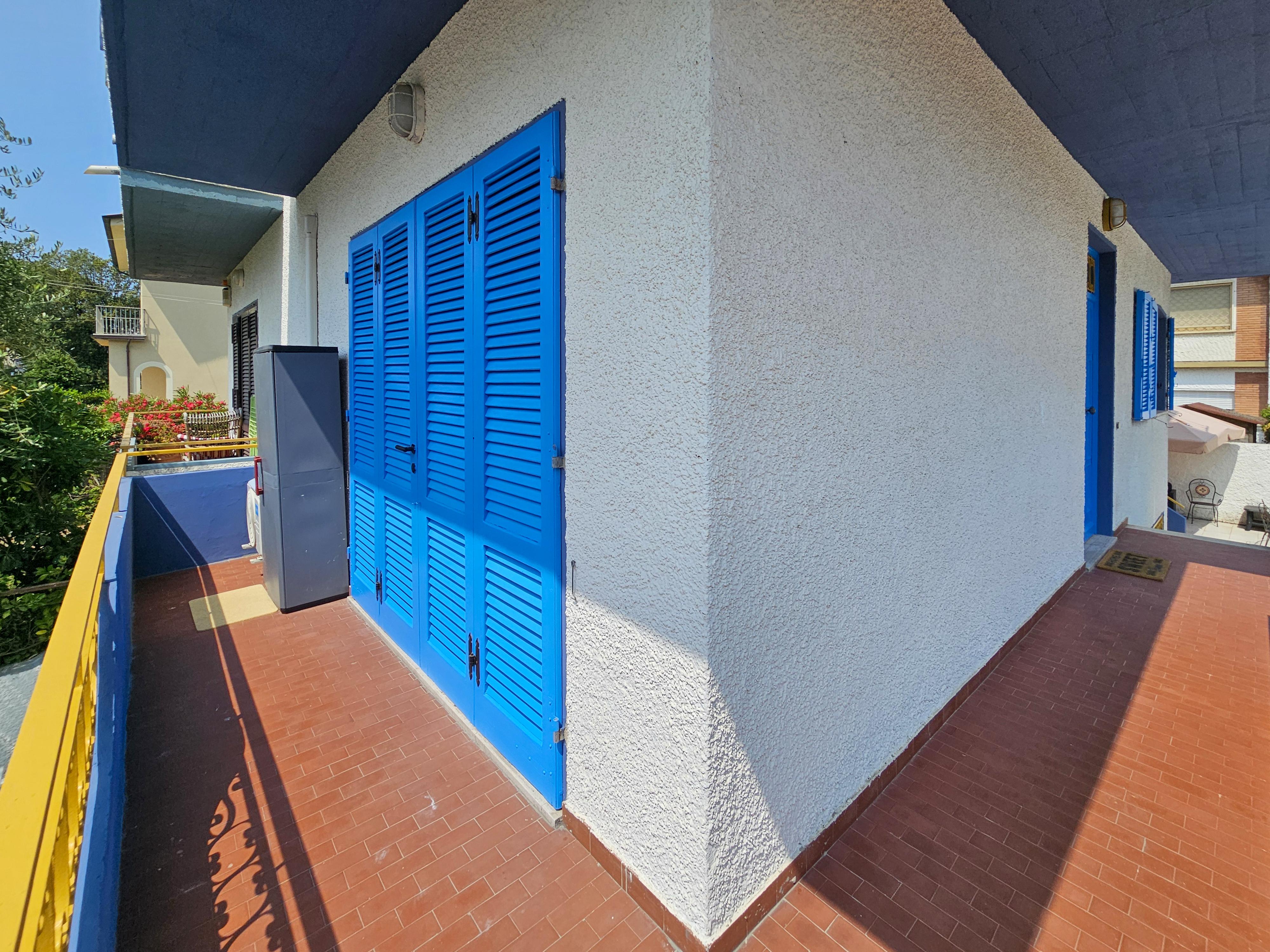 Villa Versilia - Terrazza esterna superiore soleggiata