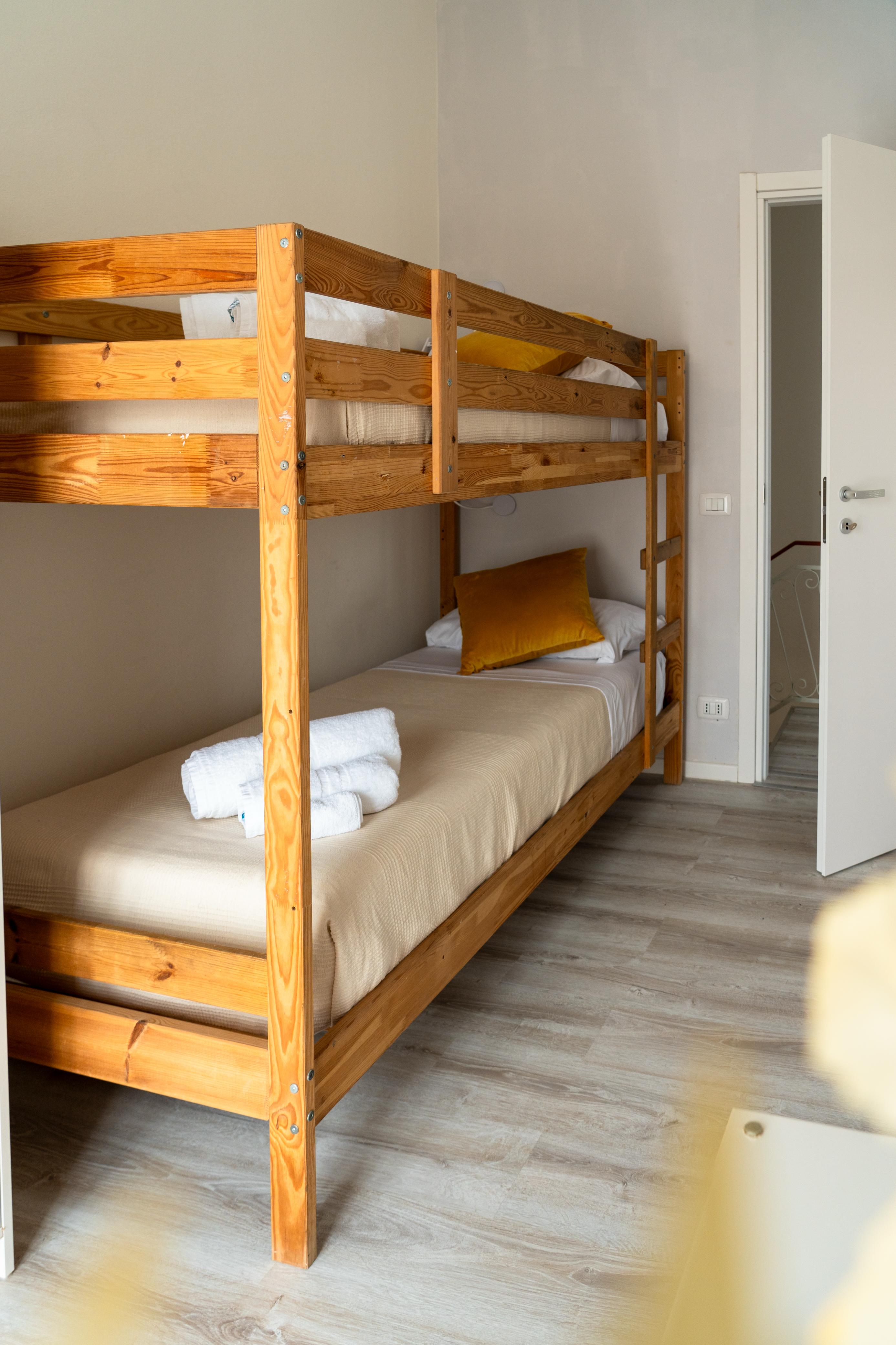 Camera con Letto a Castello in Legno