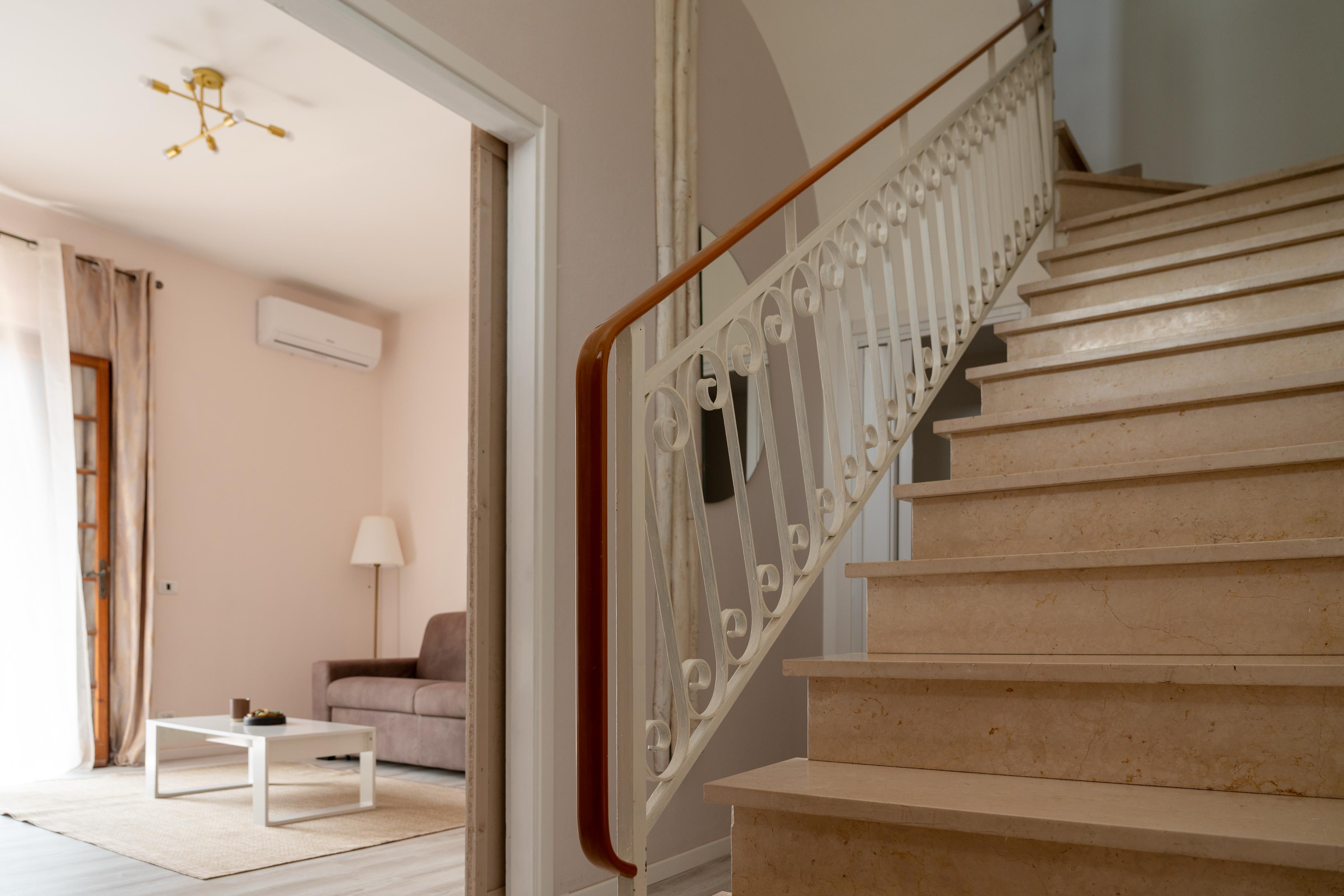 Scala interna in marmo