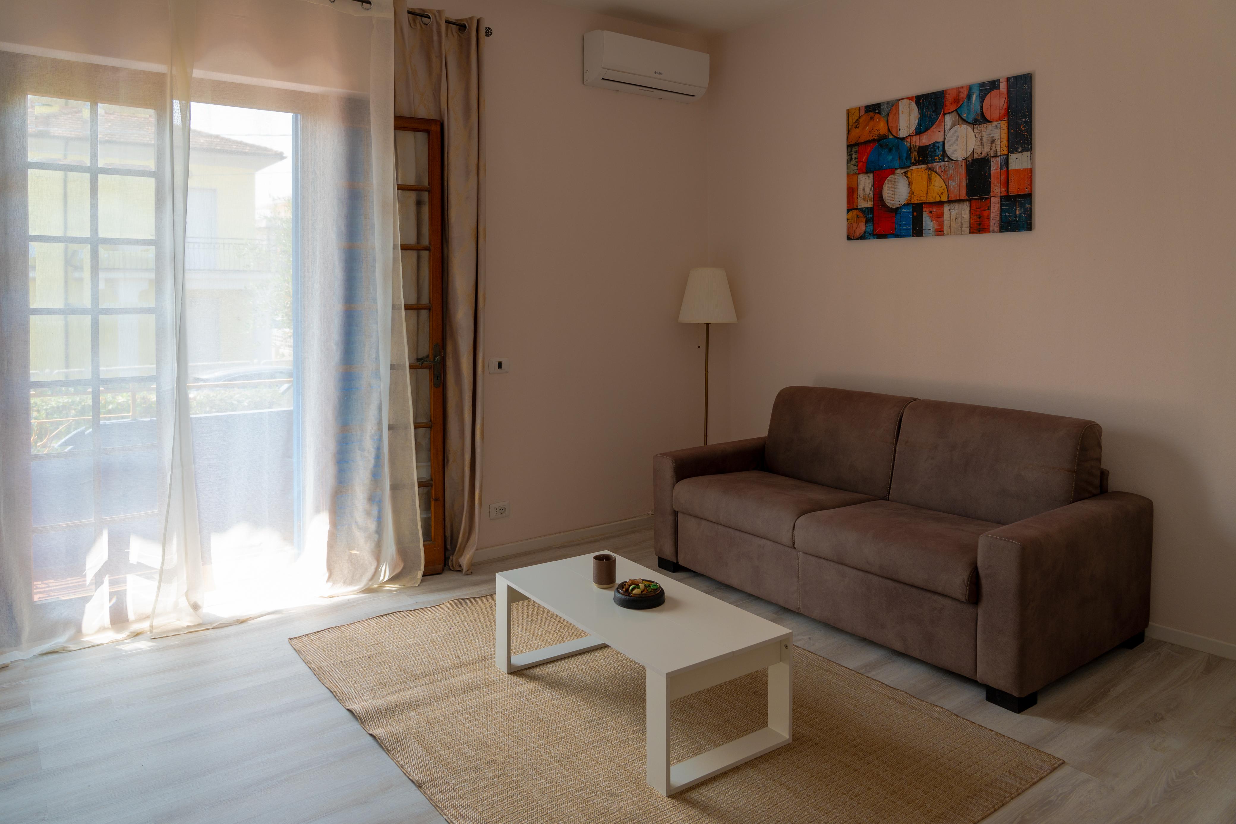 Villa Versilia - Soggiorno con accesso al balcone